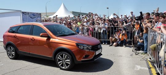 День открытых дверей на АВТОВАЗе: новейшая LADA Vesta SW Cross представлена гостям мероприятия